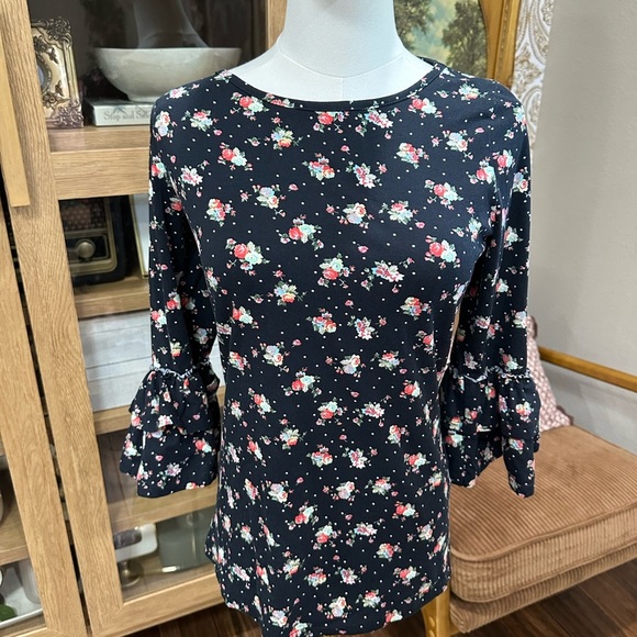 Dainty Jewels Floral Black Top with Ruffle Sleeves size small - Picture 1 of 3